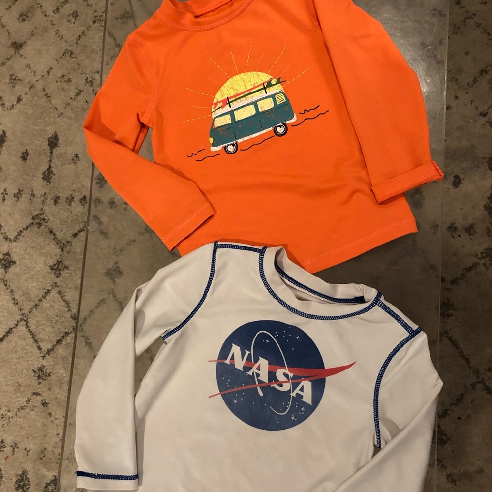 🌟🏊‍♂️TWO 3T SWIM TOPS. EXCELLENT CONDITION!